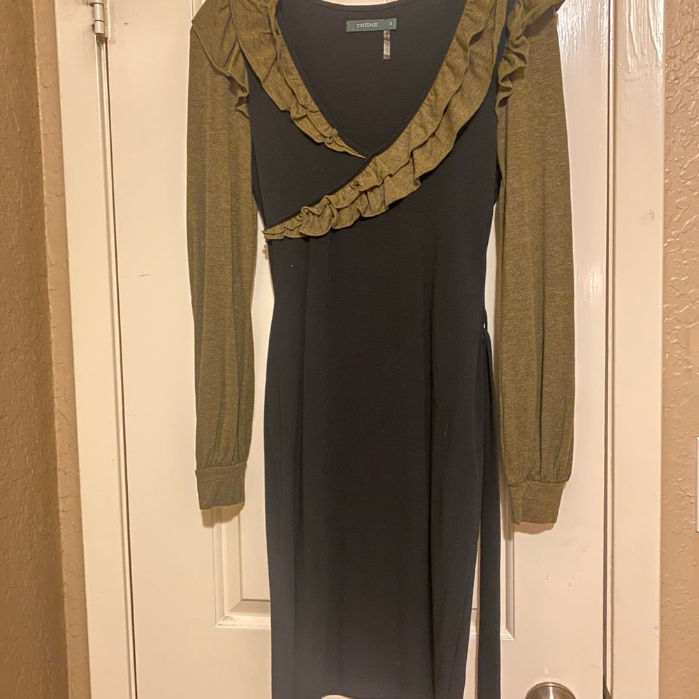 Theme brand dress like new, size small, beautiful fit